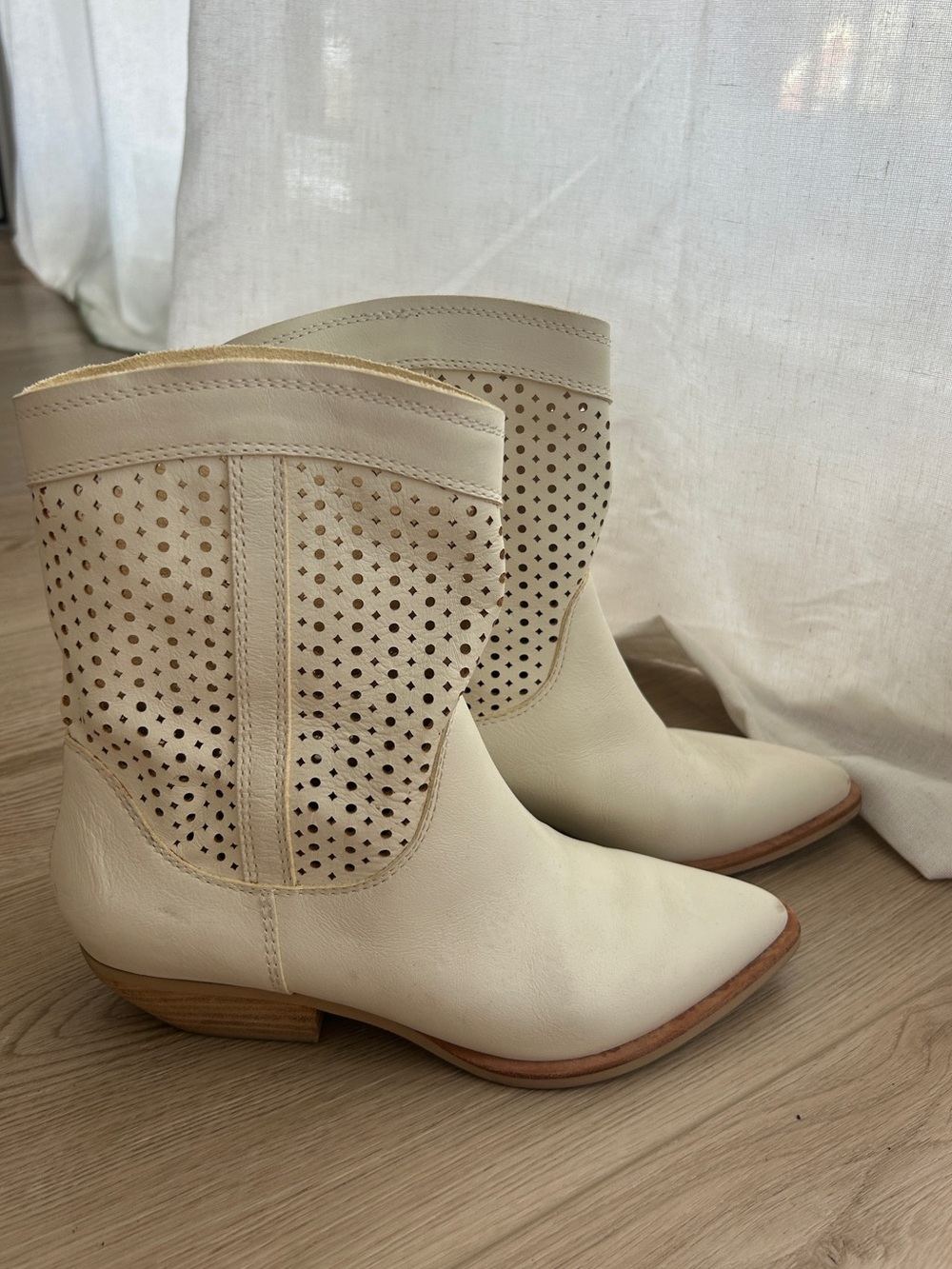 DOLCE VITA Cream Perforated Short Cowboy Boots